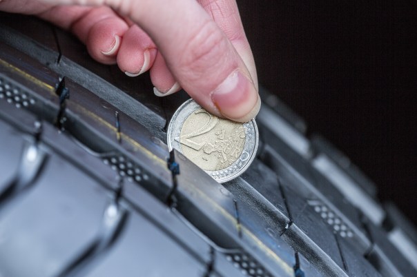 Heiße Tipps für Sicherheit und Sparen beim Fahren