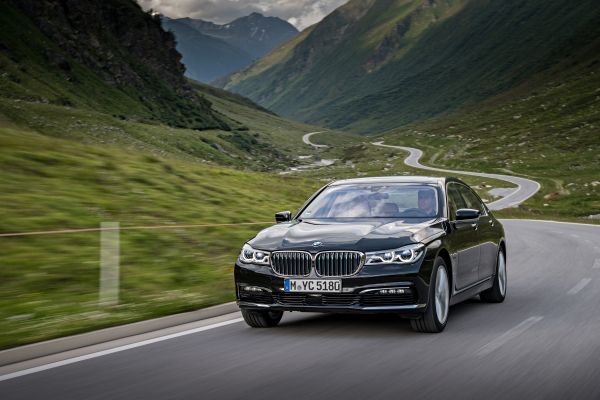 P90226963_lowRes_bmw-740le-xdrive-ipe
